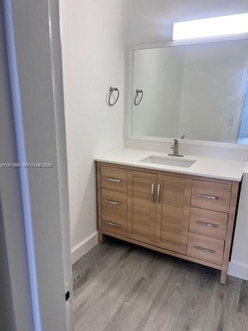 2000 NE 135th St 601, North Miami, FL 33181