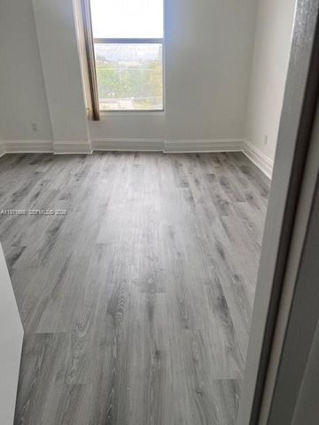 2000 NE 135th St 601, North Miami, FL 33181