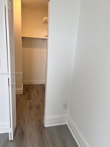 2000 NE 135th St 601, North Miami, FL 33181