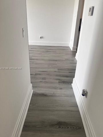 2000 NE 135th St 601, North Miami, FL 33181