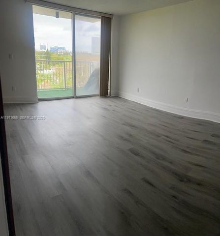 2000 NE 135th St 601, North Miami, FL 33181