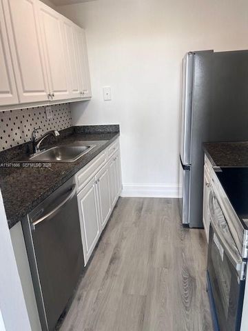 2000 NE 135th St 601, North Miami, FL 33181