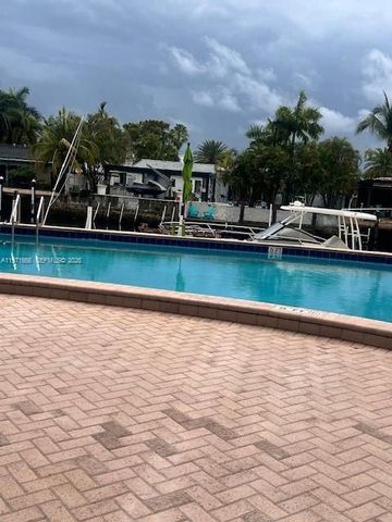 2000 NE 135th St 601, North Miami, FL 33181