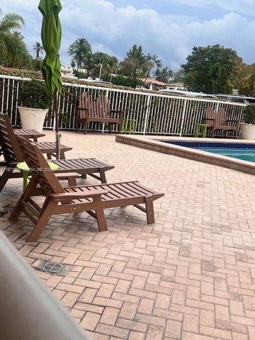 2000 NE 135th St 601, North Miami, FL 33181