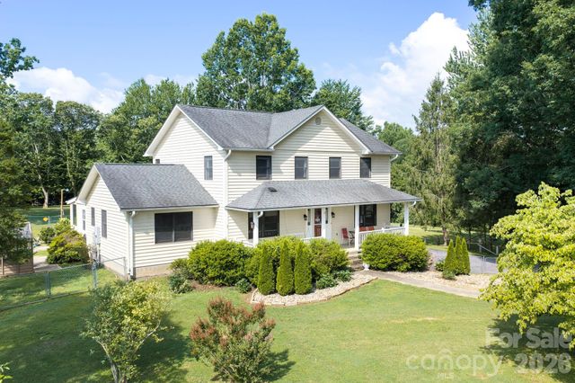 10 Old Turnpike Road, Mills River, NC 28759