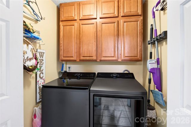10 Old Turnpike Road, Mills River, NC 28759