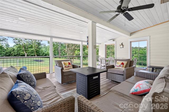 10 Old Turnpike Road, Mills River, NC 28759