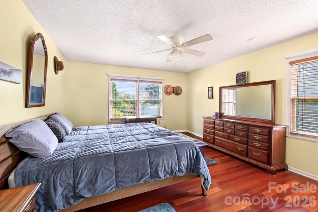 10 Old Turnpike Road, Mills River, NC 28759