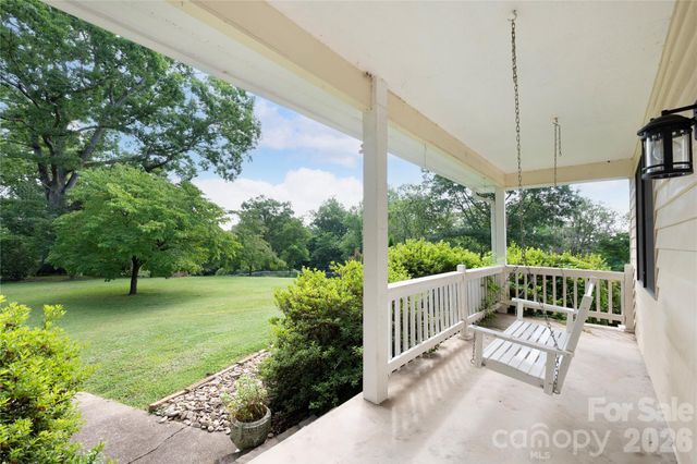 10 Old Turnpike Road, Mills River, NC 28759