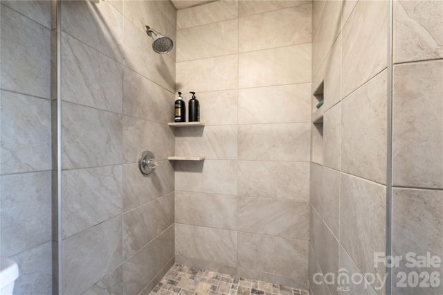 10 Old Turnpike Road, Mills River, NC 28759