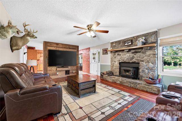 10 Old Turnpike Road, Mills River, NC 28759