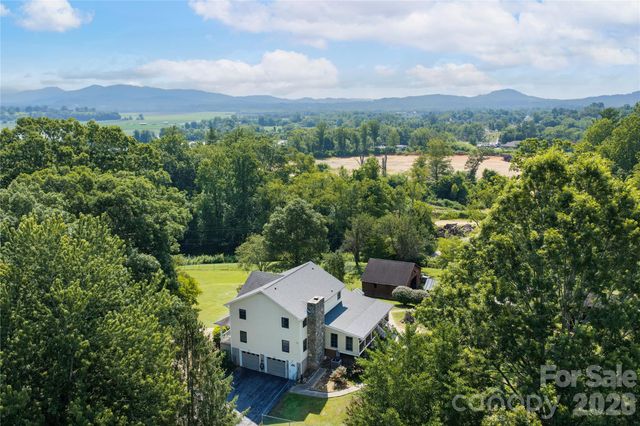 10 Old Turnpike Road, Mills River, NC 28759