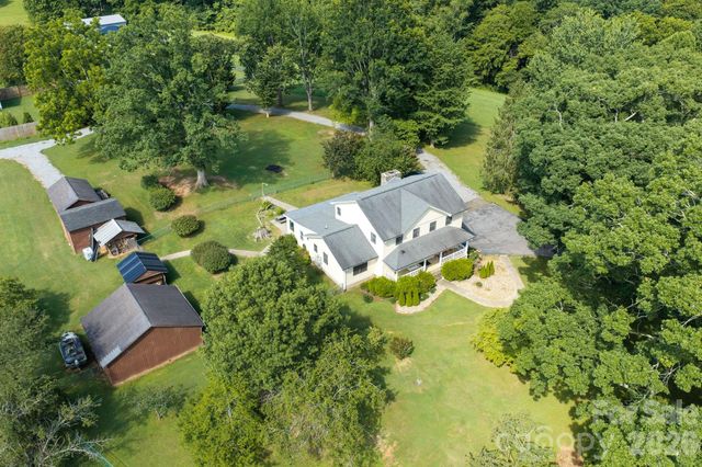 10 Old Turnpike Road, Mills River, NC 28759