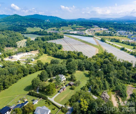 10 Old Turnpike Road, Mills River, NC 28759