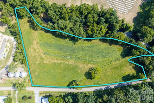 10 Old Turnpike Road, Mills River, NC 28759