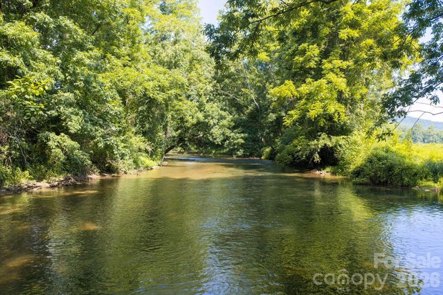 10 Old Turnpike Road, Mills River, NC 28759