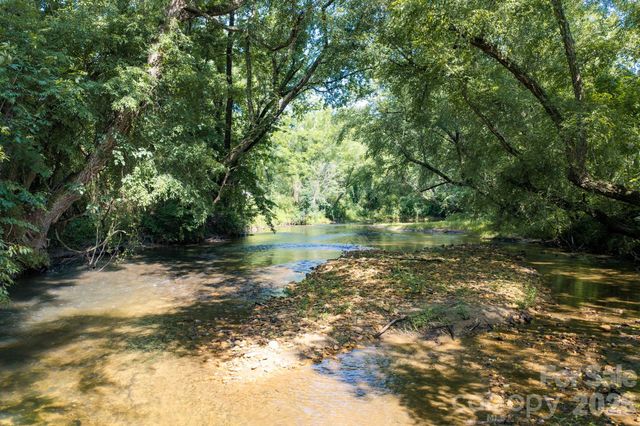 10 Old Turnpike Road, Mills River, NC 28759