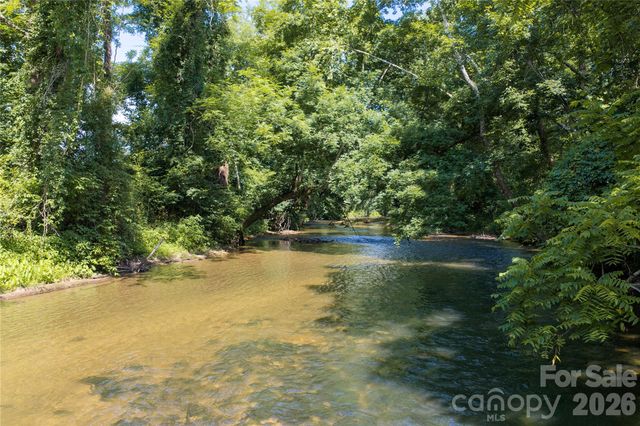 10 Old Turnpike Road, Mills River, NC 28759