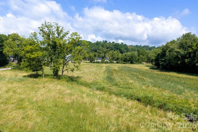 10 Old Turnpike Road, Mills River, NC 28759