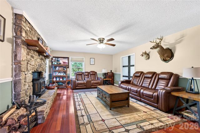 10 Old Turnpike Road, Mills River, NC 28759