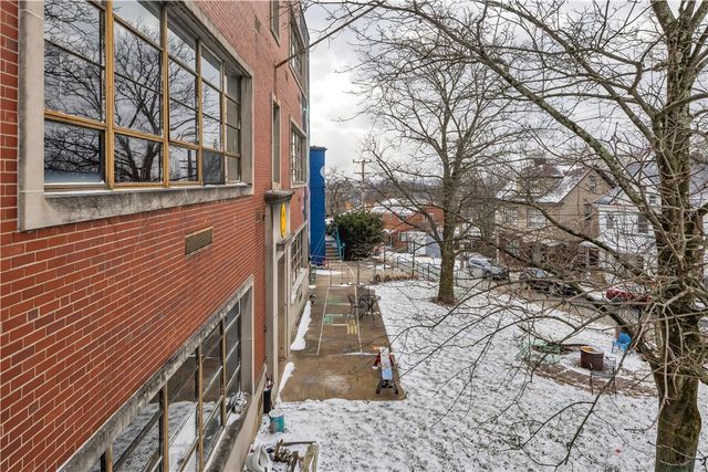 4072 Franklin Rd, Perry Hilltop, PA 15214