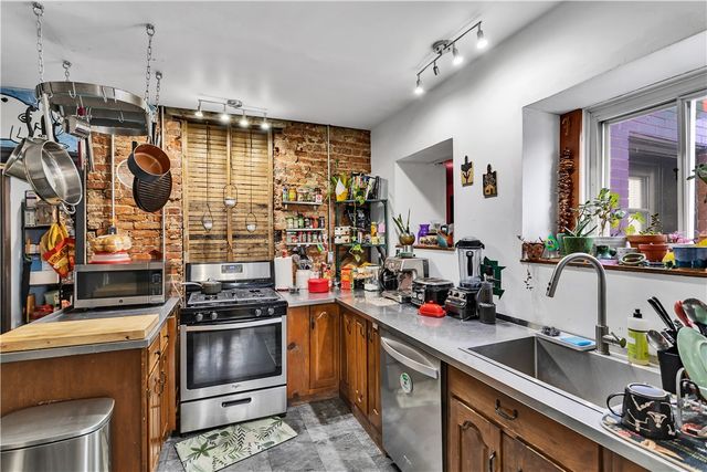 4072 Franklin Rd, Perry Hilltop, PA 15214