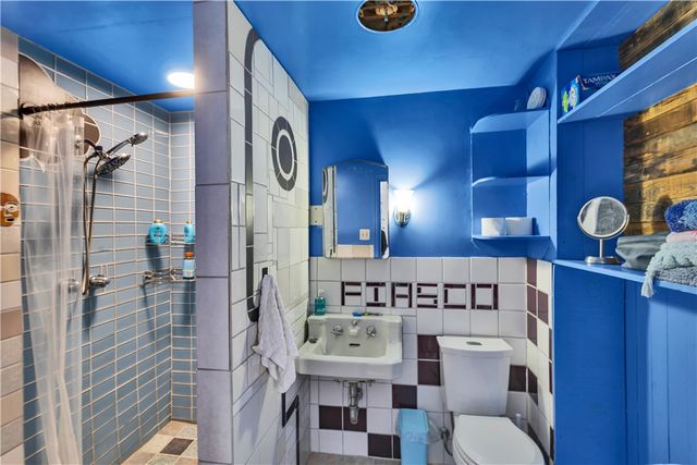 4072 Franklin Rd, Perry Hilltop, PA 15214