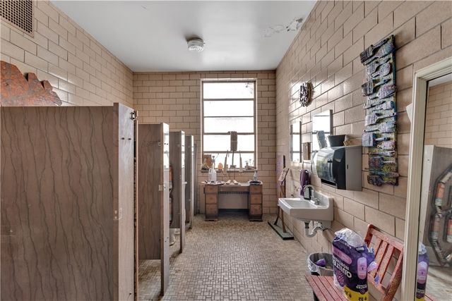 4072 Franklin Rd, Perry Hilltop, PA 15214