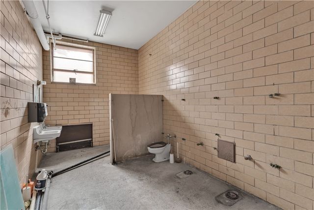 4072 Franklin Rd, Perry Hilltop, PA 15214