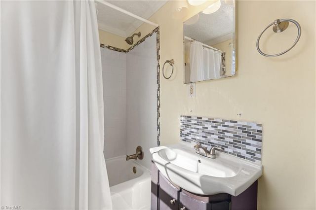 724 S Sunset Drive, Winston-salem, NC 27103