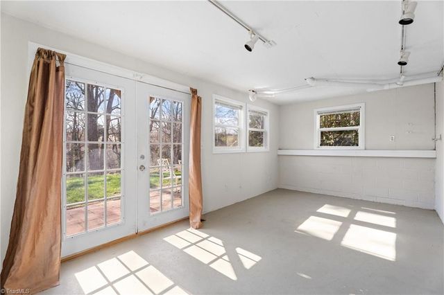 724 S Sunset Drive, Winston-salem, NC 27103