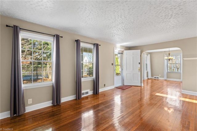 724 S Sunset Drive, Winston-salem, NC 27103