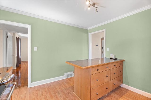 724 S Sunset Drive, Winston-salem, NC 27103