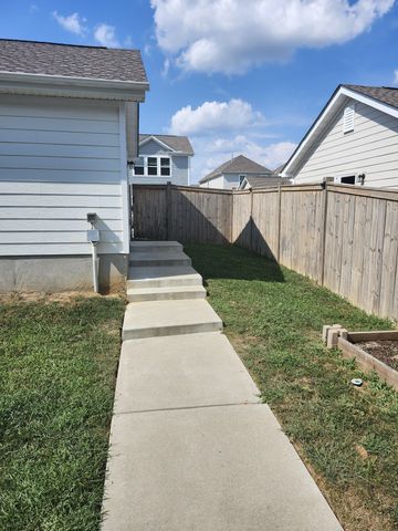 372 Hammock Ln, Spring Hill, TN 37174