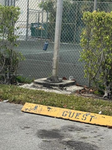 7100 NW 17th Street 305, Plantation, FL 33313
