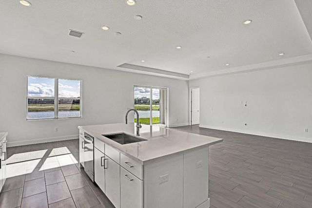 6886 68th Square, Vero Beach, FL 32967