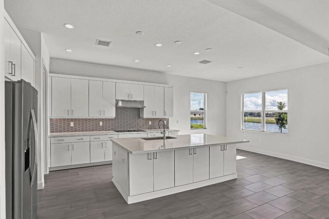 6886 68th Square, Vero Beach, FL 32967