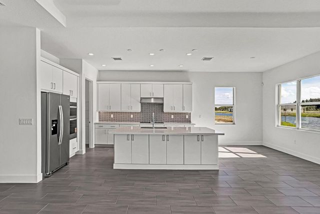 6886 68th Square, Vero Beach, FL 32967