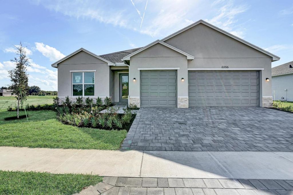 6886 68th Square, Vero Beach, FL 32967