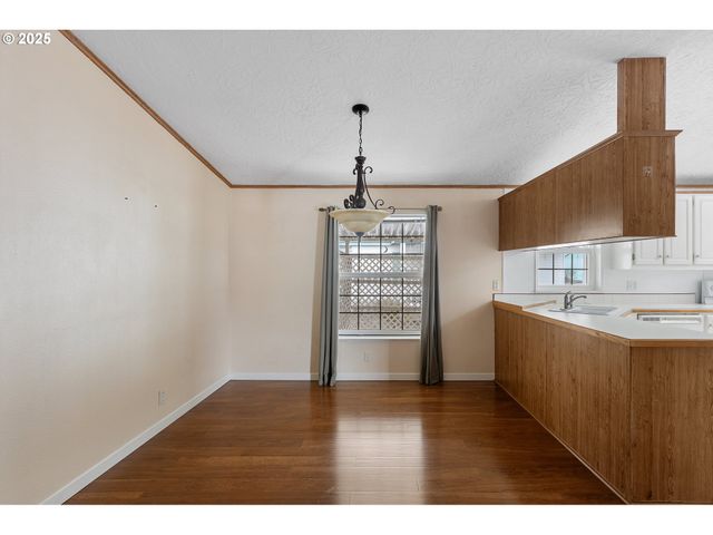 111 W RIVERRIDGE Ave, Roseburg, OR 97471