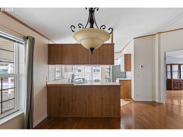 111 W RIVERRIDGE Ave, Roseburg, OR 97471