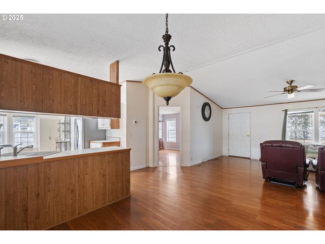 111 W RIVERRIDGE Ave, Roseburg, OR 97471