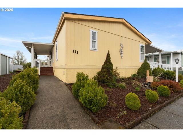 111 W RIVERRIDGE Ave, Roseburg, OR 97471