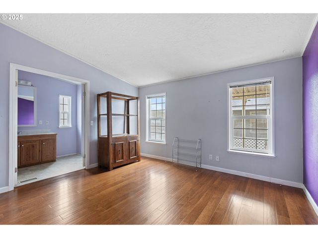 111 W RIVERRIDGE Ave, Roseburg, OR 97471