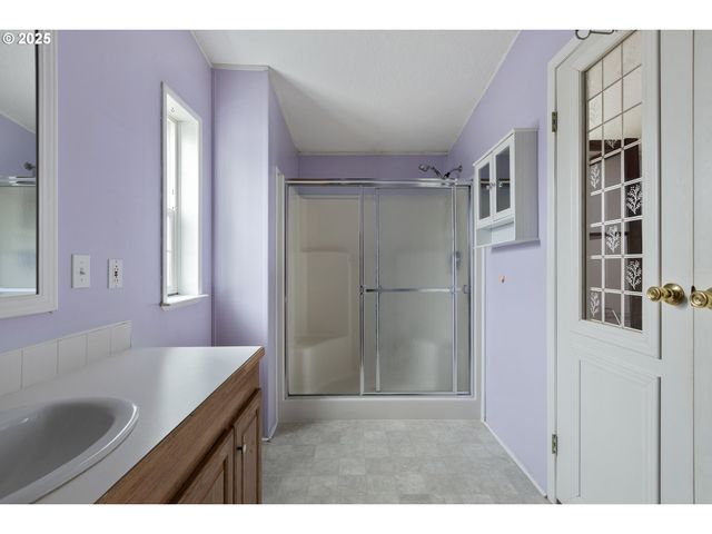 111 W RIVERRIDGE Ave, Roseburg, OR 97471