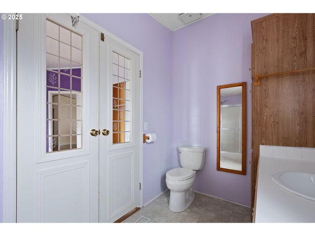 111 W RIVERRIDGE Ave, Roseburg, OR 97471