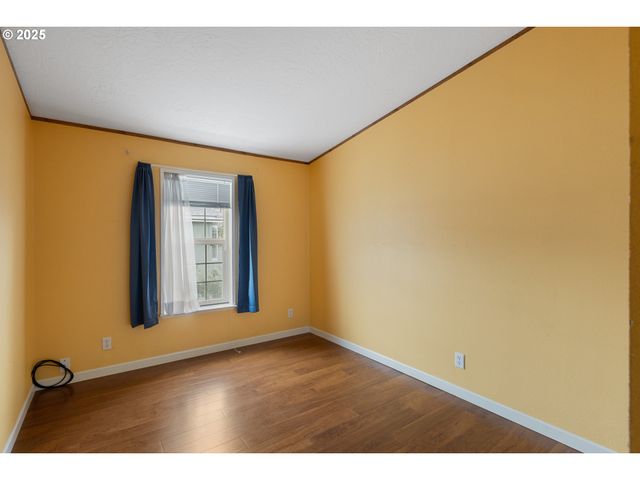 111 W RIVERRIDGE Ave, Roseburg, OR 97471