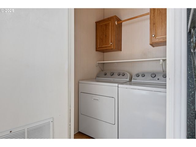 111 W RIVERRIDGE Ave, Roseburg, OR 97471