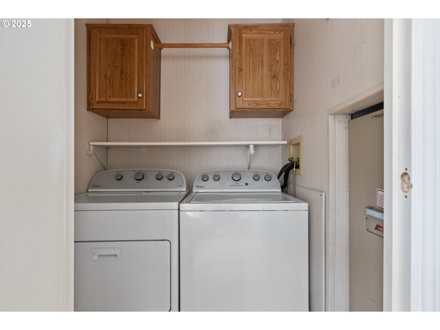 111 W RIVERRIDGE Ave, Roseburg, OR 97471