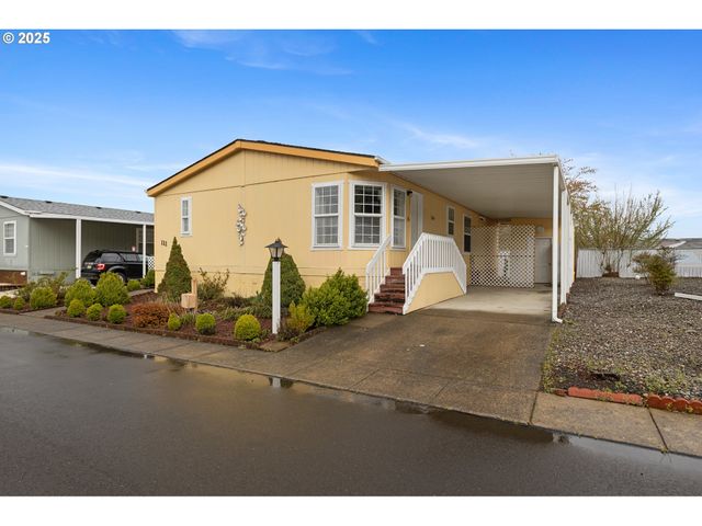 111 W RIVERRIDGE Ave, Roseburg, OR 97471